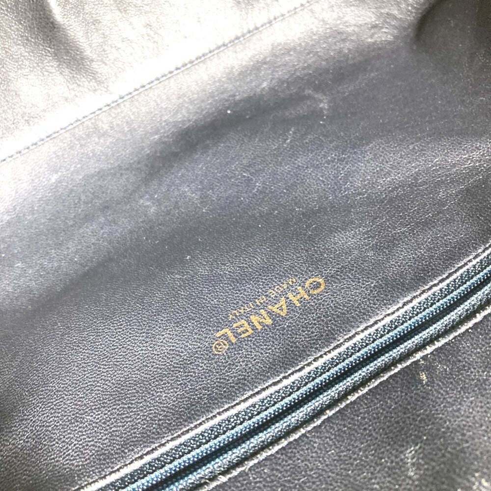 CHANEL White Canvas Shoulder Bag - Picture 14 of 15